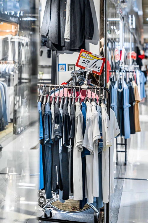 50元入手巴黎時裝周同款 我在深圳的服裝批發尋寶記